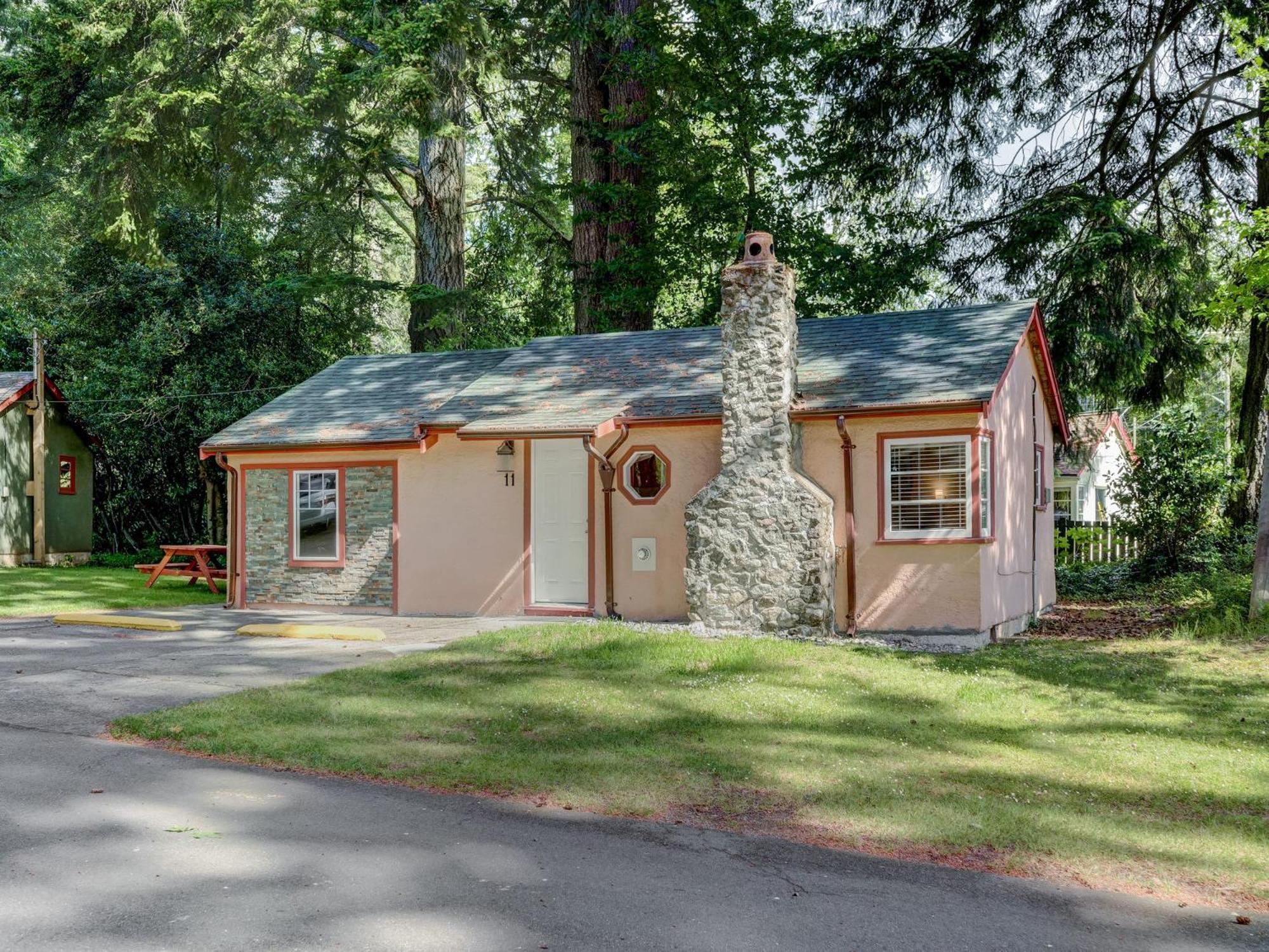 Malahat Bungalows Motel المظهر الخارجي الصورة